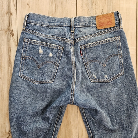 Levis Distressed Straight Jean - Picture 6 of 6